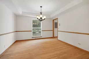 2519 Crestview Dr, Aurora, IL 60502 - Photo 5