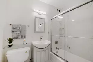 1455 N Sandburg Terrace, Chicago, IL 60610 - Photo 17