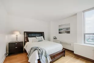 1455 N Sandburg Terrace, Chicago, IL 60610 - Photo 13