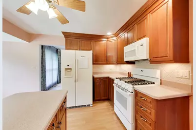 803 E Valley Lane, Arlington Heights, IL 60004 - Photo 11