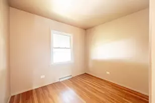 2203 Kirchoff Rd, Rolling Meadows, IL 60008 - Photo 9