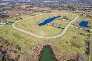 10535 Red Leaf Cir, Lakewood, IL 60014 - Photo 3
