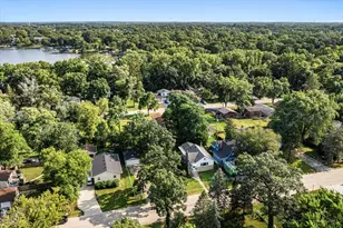 29 Glenwood Dr, Round Lake Beach, IL 60073 - Photo 5