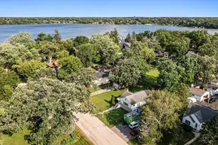 29 Glenwood Dr, Round Lake Beach, IL 60073 - Photo 3