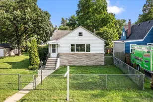 29 Glenwood Dr, Round Lake Beach, IL 60073 - Photo 1