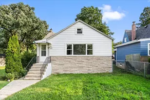 29 Glenwood Dr, Round Lake Beach, IL 60073 - Photo 7