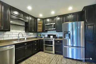 860 Stratford Ct, Grayslake, IL 60030 - Photo 5