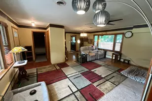 852 Carr St, Elgin, IL 60123 - Photo 3