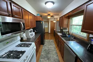 852 Carr St, Elgin, IL 60123 - Photo 7