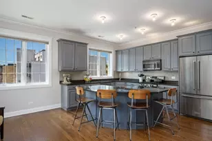 1453 W Irving Park Rd, Chicago, IL 60613 - Photo 11