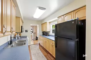 32988 N Meadow Rd, Grayslake, IL 60030 - Photo 3