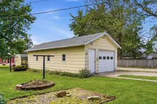 22 N Metcalf Ave, Amboy, IL 61310 - Photo 23
