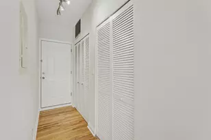 2836 N Dawson Ave, Chicago, IL 60618 - Photo 15