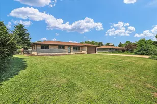 24 Lake Knolls Dr, Chatham, IL 62629 - Photo 3