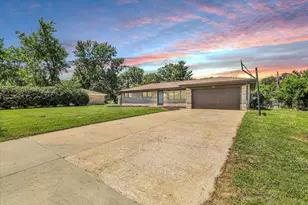 24 Lake Knolls Dr, Chatham, IL 62629 - Photo 5
