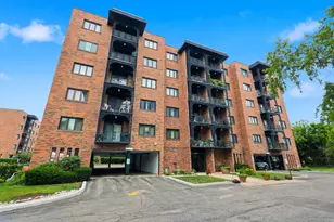 9332 Landings Ln, Des Plaines, IL 60016 - Photo 1