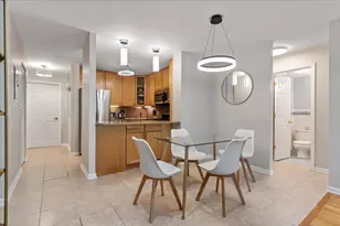 3900 N Pine Grove Ave, Chicago, IL 60613 - Photo 13