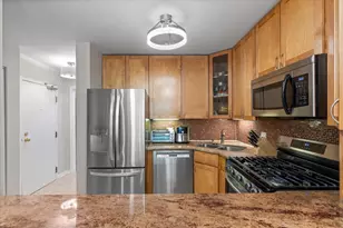 3900 N Pine Grove Ave, Chicago, IL 60613 - Photo 11