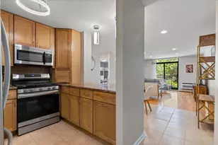3900 N Pine Grove Ave, Chicago, IL 60613 - Photo 9