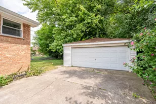 365 Serena Dr, Chicago Heights, IL 60411 - Photo 9
