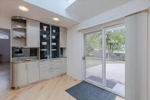 1313 Landwehr Rd, Northbrook, IL 60062 - Photo 9
