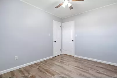 412 S Thornwood Drive, Lindenhurst, IL 60046 - Photo 15