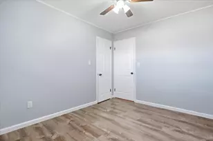 412 S Thornwood Dr, Lindenhurst, IL 60046 - Photo 15