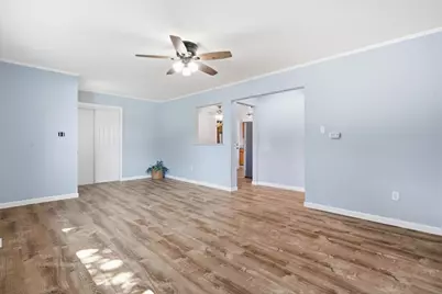 412 S Thornwood Drive, Lindenhurst, IL 60046 - Photo 5