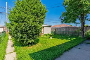 11120 S Ewing Ave, Chicago, IL 60617 - Photo 17