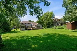 26165 N Greenbriar Ct, Lake Barrington, IL 60084 - Photo 7