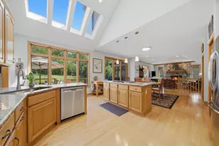26165 N Greenbriar Ct, Lake Barrington, IL 60084 - Photo 3