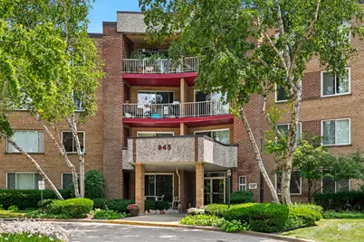 945 E Kenilworth Avenue #219, Palatine, IL 60074 - Photo 1