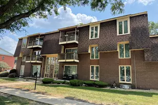 5721 W 103rd St, Oak Lawn, IL 60453 - Photo 1