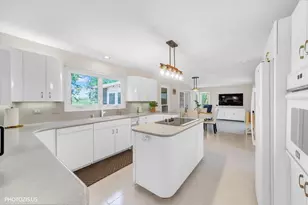 320 Ambria Dr, Mundelein, IL 60060 - Photo 5