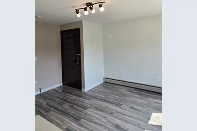 8758 W Berwyn Avenue #1-NW, Chicago, IL 60656 - Photo 5