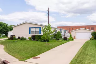 814 S 11th St, Dekalb, IL 60115 - Photo 1