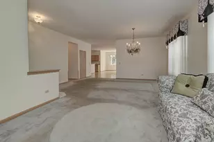 728 Holland Ln, Romeoville, IL 60446 - Photo 7