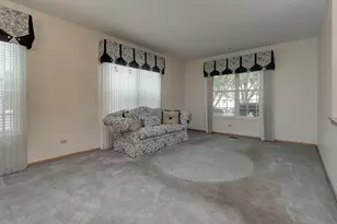 728 Holland Ln, Romeoville, IL 60446 - Photo 5
