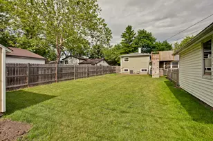 648 N Greenview Ave, Mundelein, IL 60060 - Photo 35
