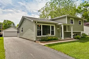 648 N Greenview Ave, Mundelein, IL 60060 - Photo 1