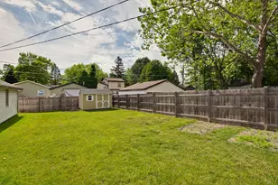 648 N Greenview Ave, Mundelein, IL 60060 - Photo 37