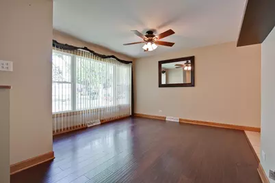 648 N Greenview Avenue, Mundelein, IL 60060 - Photo 3