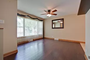 648 N Greenview Ave, Mundelein, IL 60060 - Photo 3