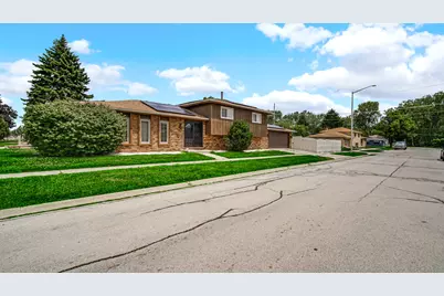 621 Escanaba Avenue, Calumet City, IL 60409 - Photo 3