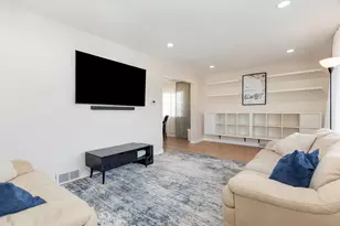 6117 W 80th Street W, Burbank, IL 60459 - Photo 3
