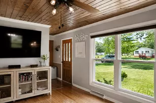 10N949 Hawthorne Street N, Elgin, IL 60123 - Photo 9