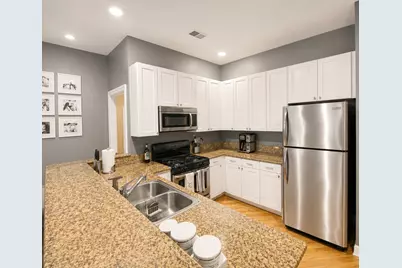 3113 W Lawrence Avenue #C202, Chicago, IL 60625 - Photo 3