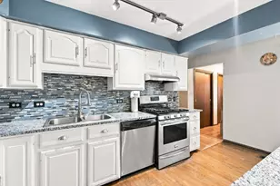 729 Surrey Dr, Streamwood, IL 60107 - Photo 11