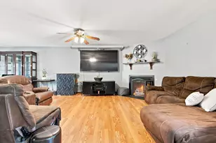 729 Surrey Dr, Streamwood, IL 60107 - Photo 7