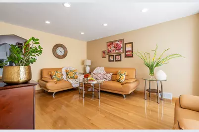4833 N Moody Avenue, Chicago, IL 60630 - Photo 3